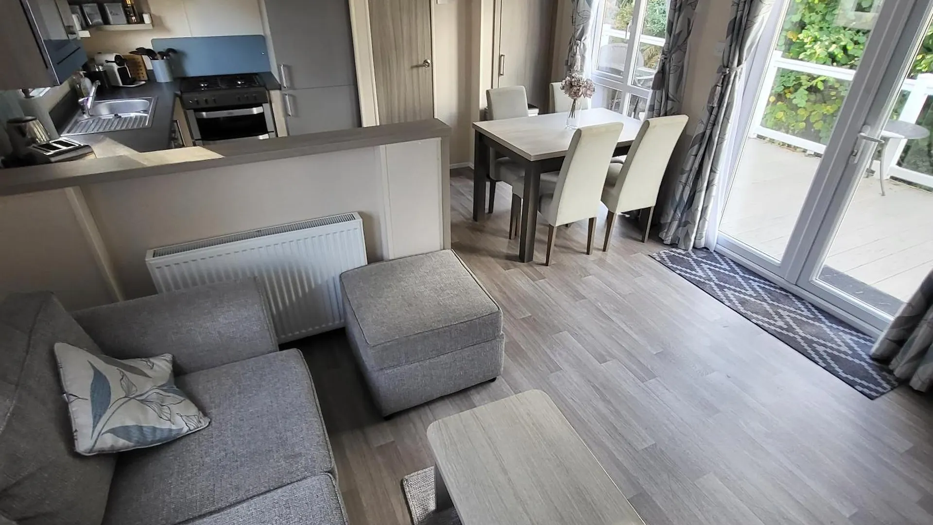 Apartment Jasmine Corner - Entertainment Passes Included - Message For Longer Stays Ringwood